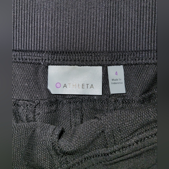 Athleta Black Athletic Shorts. Cuffed, Drawstring, 4 Pockets, Size 4 - Picture 6 of 7